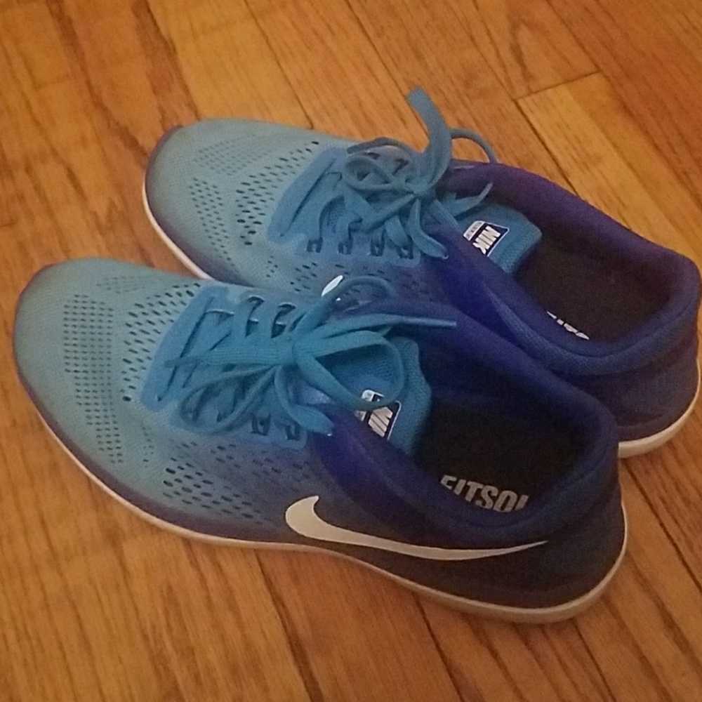 Nike Shoes - Picture 1 of 3